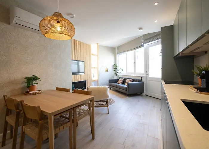 Modern Two Bedroom Apartment Close To The Beach