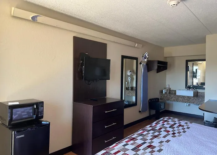 Baymont By Wyndham Holland - Toledo