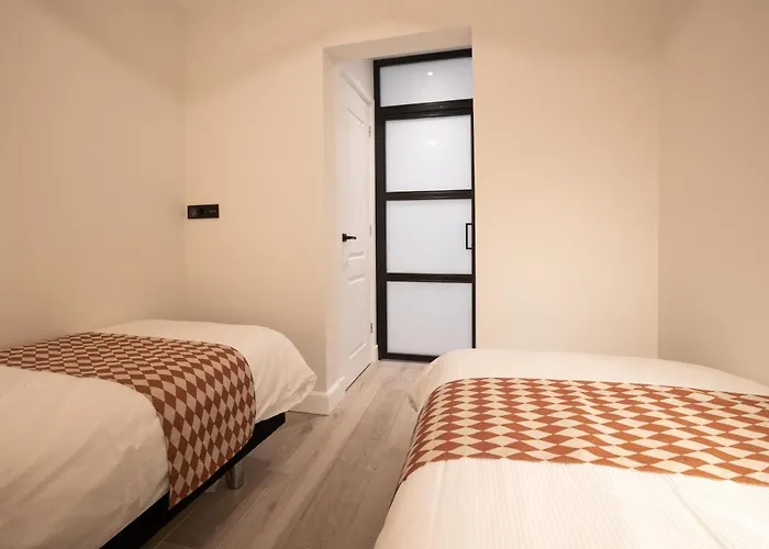 Modern Two Bedroom Apartment Close To The Beach