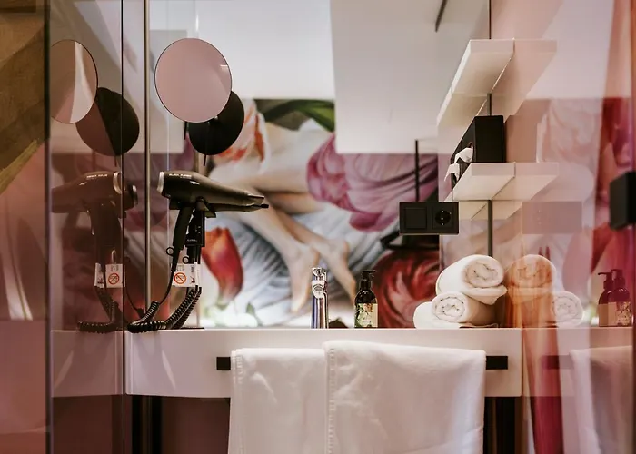 Art-Inn Design Self-Check-In-Hotel