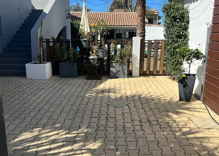 Boutique Hôtel Le Medieval - Parking- Accueil vélo