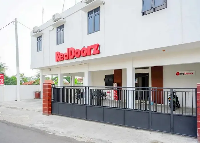 Reddoorz Syariah Near Universitas Jenderal Soedirman 2