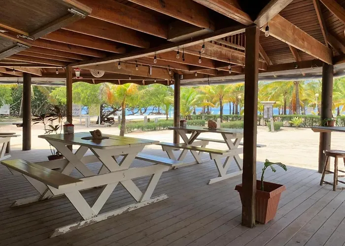 Sea Eye Hotel - Tropical Building