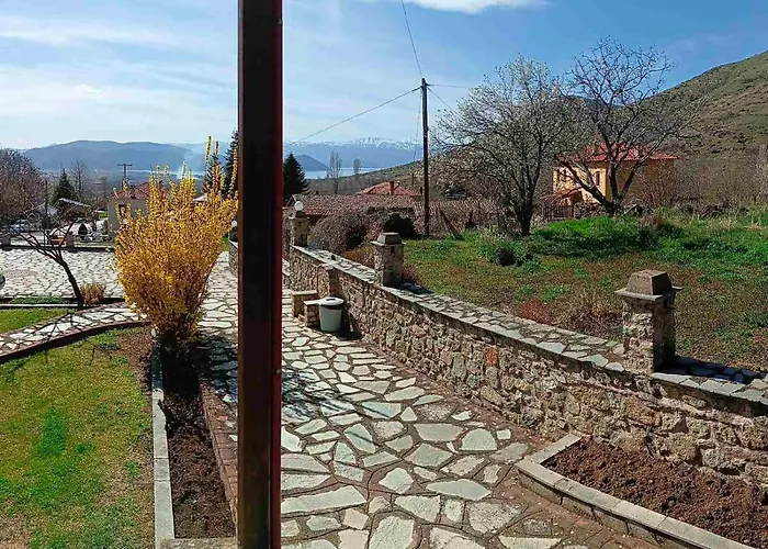 Varnous Hotel