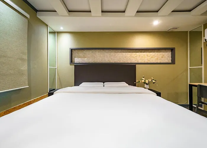 27 Hotel