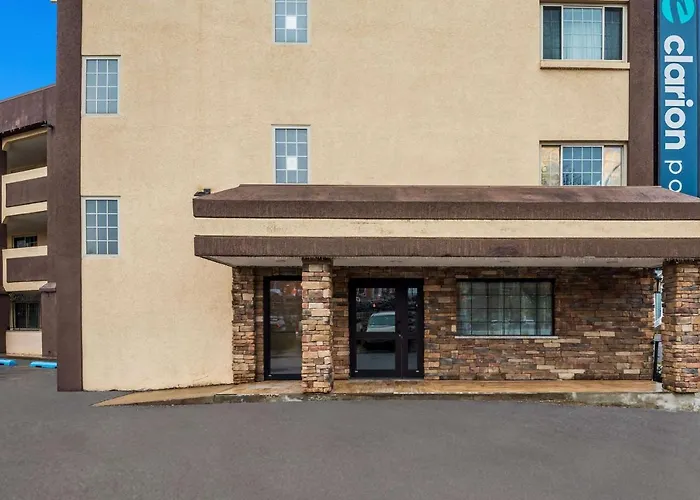 Clarion Pointe Downtown