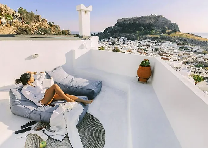 Arte Lindos Suites
