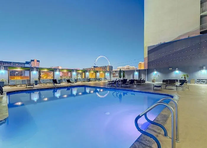 Ultimate Las Vegas Getaway One Bedroom Suite With Balcony, Kitchen, Gym, Pool & Free Parking