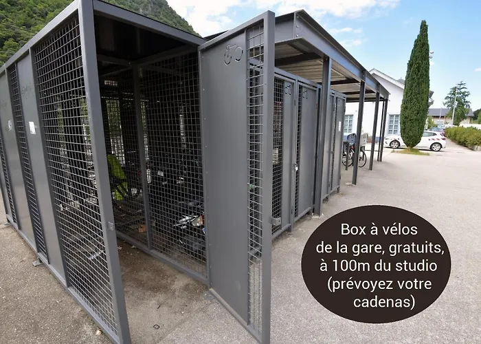 AUX 4 LOGIS Appart-hotel - Studio Le Flore - Petit déjeuner inclus 1ère nuit