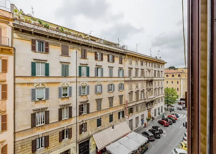 Deluxe Rooms And One Chilling Jacuzzi Suite Guesthouse Roma