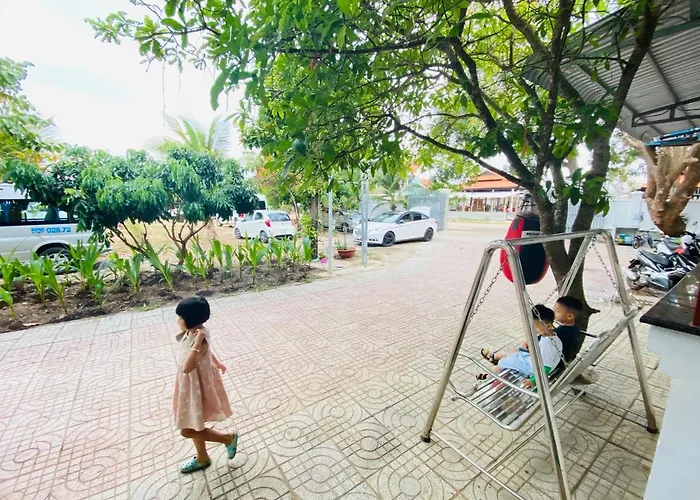 Hotel Nhu Y Ho Tram