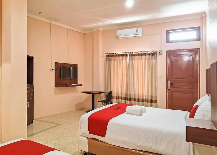 Reddoorz Syariah Near Pasar Raya Padang