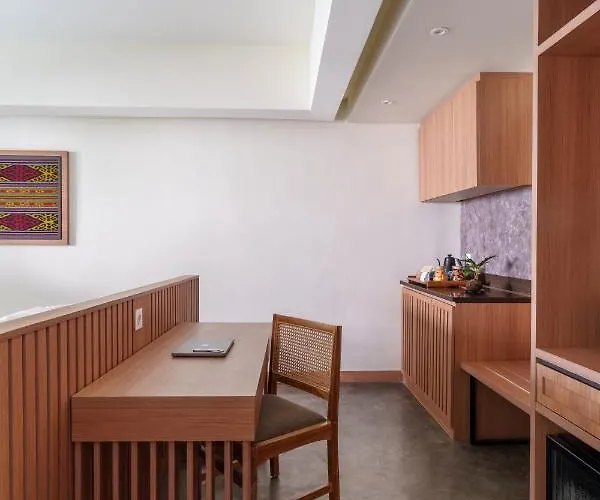 Ayom Suite
