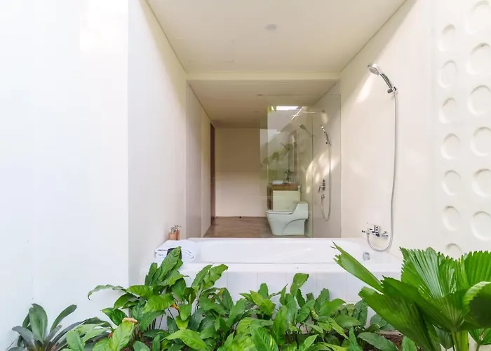 Ayom Suite