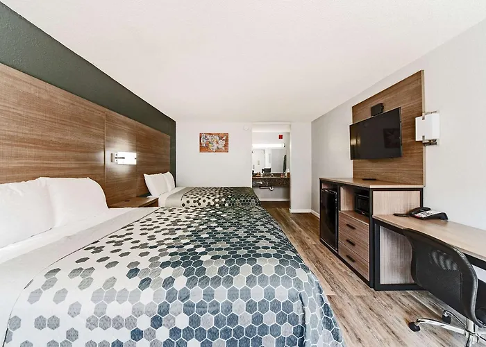 Econo Lodge Inn & Suites Near Bricktown