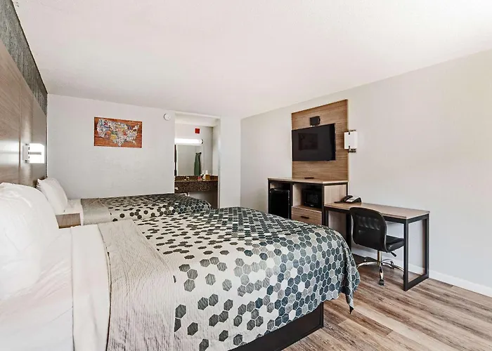 Econo Lodge Inn & Suites Near Bricktown