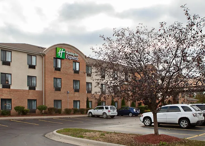 Holiday Inn Express & Suites Canton By Ihg