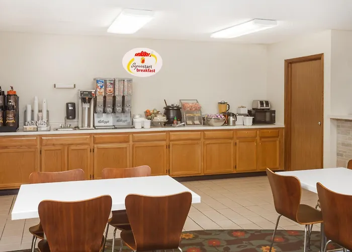 Super 8 By Wyndham Pekin/Peoria Area