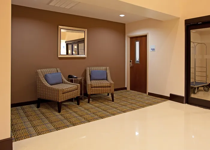 Holiday Inn Express Hotel & Suites Hope Mills-Fayetteville Airport By Ihg