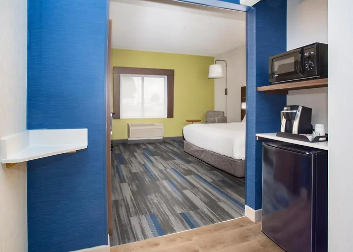 Holiday Inn Express Kansas City - At The Legends! By Ihg