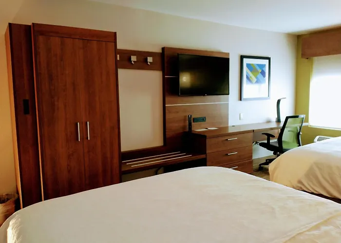 Holiday Inn Express Hotel & Suites Madison By Ihg