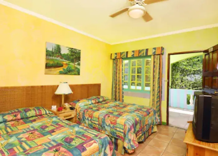 Doctors Cave Beach Hotel