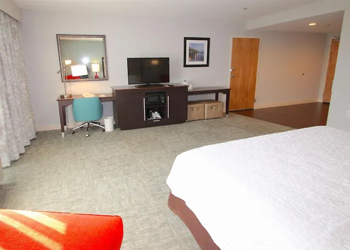 Hampton Inn- Suffolk