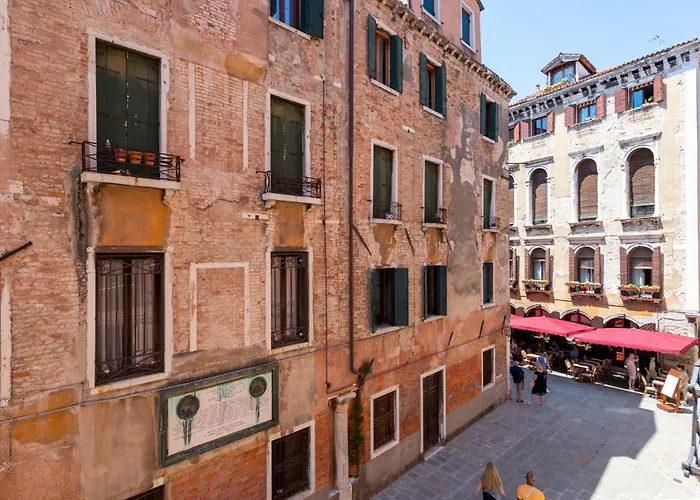 H10 Palazzo Canova