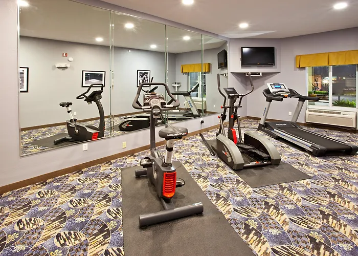 Holiday Inn Express Hotel & Suites Bedford By Ihg