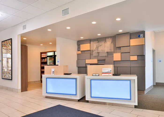 Holiday Inn Express & Suites - Southgate - Detroit Area By Ihg