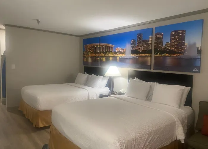 Baymont By Wyndham Monterey Park
