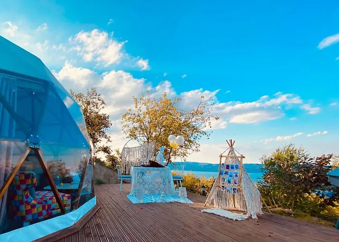 Phalesia Glamping Otel