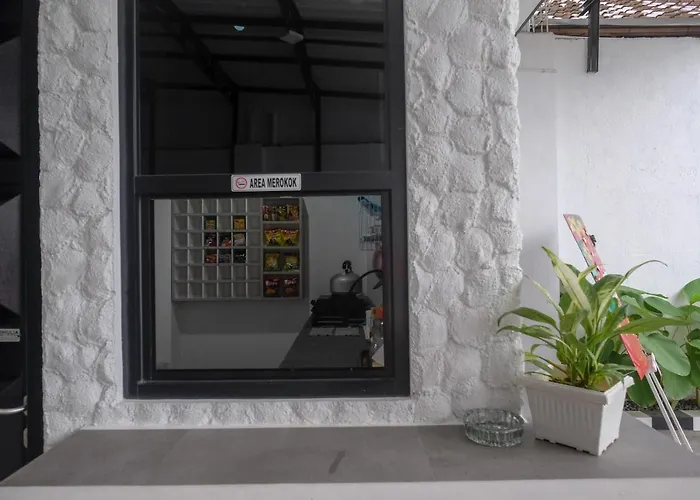 Reddoorz Syariah Near Perempatan Kartasura