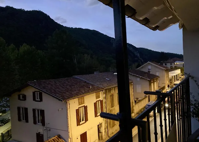 AUX 4 LOGIS Appart-hotel - Studio Le Roof - Une vue splendide - Petit déjeuner inclus 1ère nuit