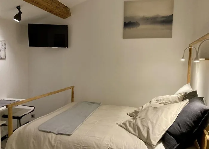 AUX 4 LOGIS Appart-hotel - Studio Le Roof - Une vue splendide - Petit déjeuner inclus 1ère nuit