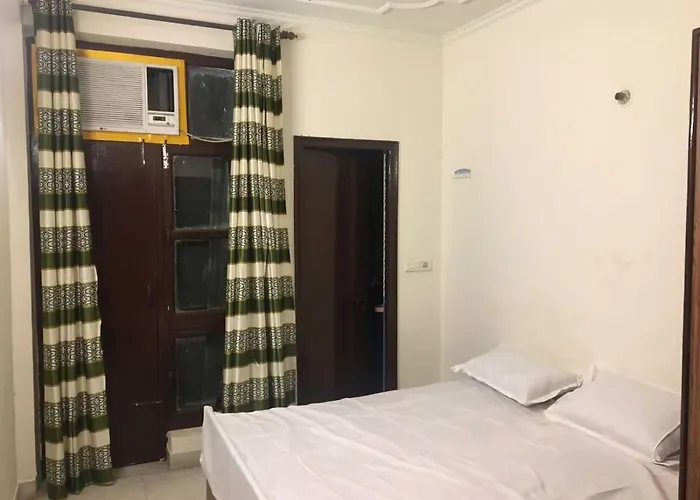 Hotel O Malik Guest House Near Omaxe Celebration Mall
