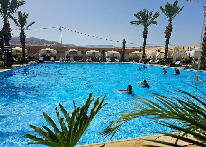 Qasr Alnkheel Resort And Hotel