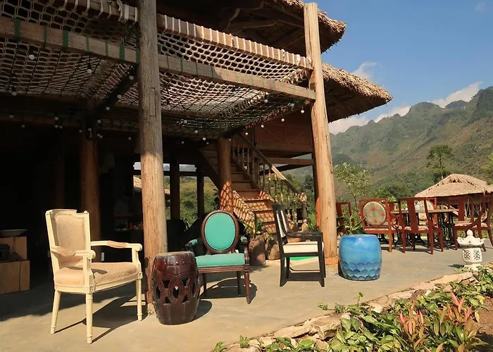 Tớ Dày Du Già Village