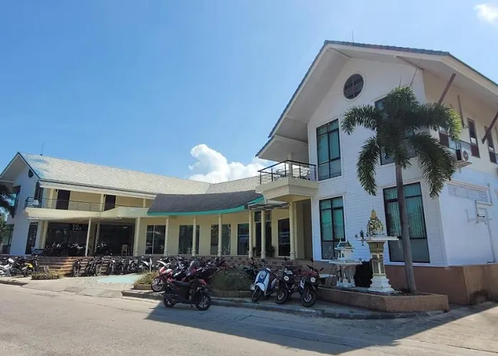Centerpoint Hotel & Plaza