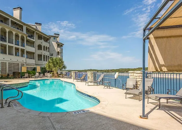 Lake Travis Stunning Waterfront, Sunset & Pool Views, Pet Friendly, Boat Ramp, Lago Vista, Texas