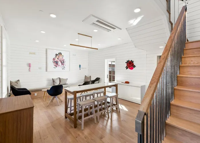 Boutique Room Steps From Downtown Mall Rose Jean Room 1