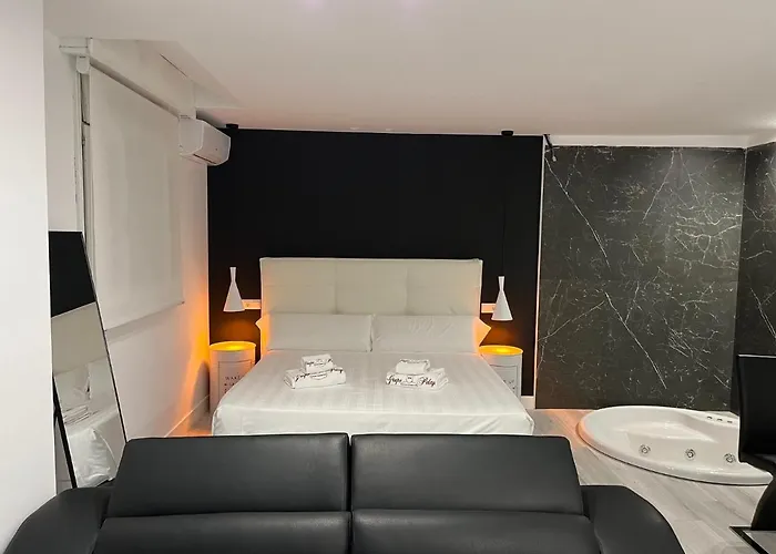 H. Pelayo Autocheck-In Suites Con Jacuzzi