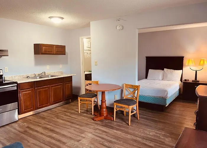 Palace Inn & Suites - Newport News/Jefferson Ave