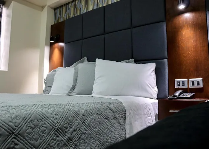 Hotel Mision 11