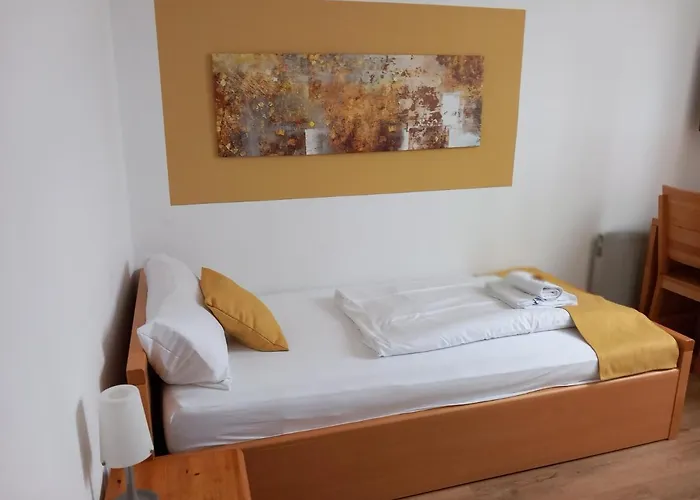 Hotel Karolinger - Self Check-In