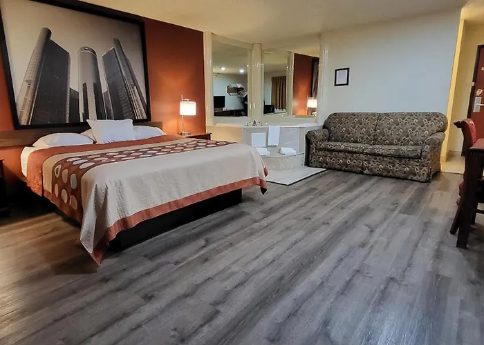 Super 8 By Wyndham Canton/Livonia Area
