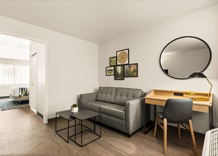 Oxford Suites Redding