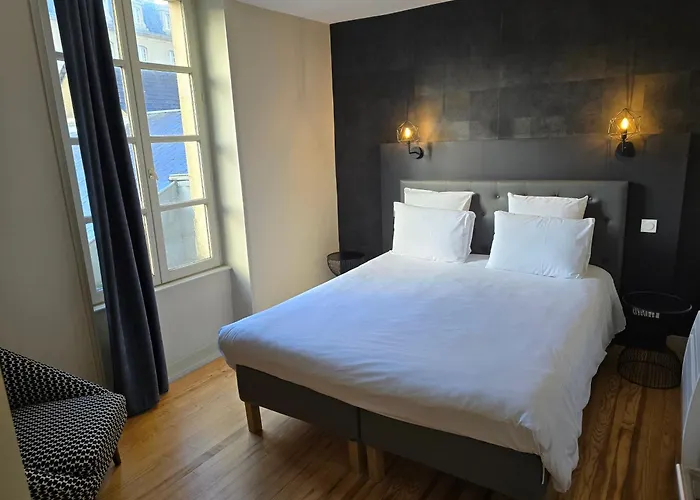 Au Loup Historic Apartments