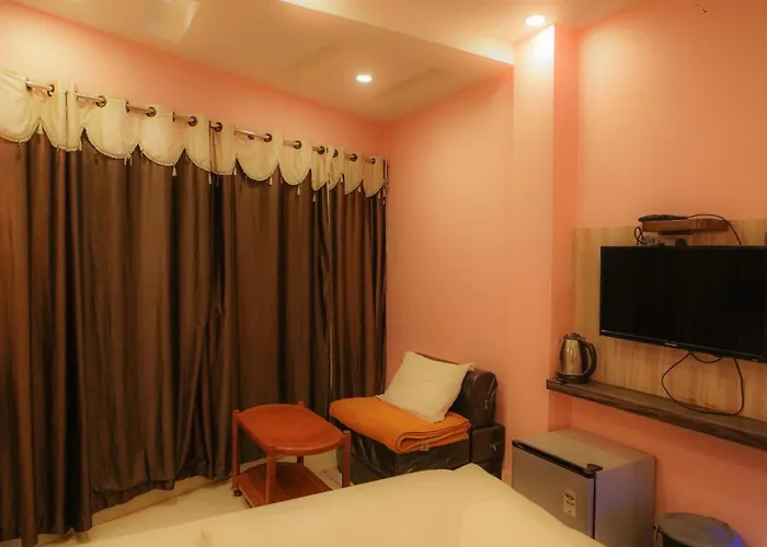 Hotel Shantinivas ! 2 Min From Tarapith Temple !