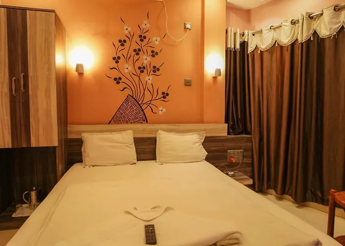 Hotel Shantinivas ! 2 Min From Tarapith Temple !
